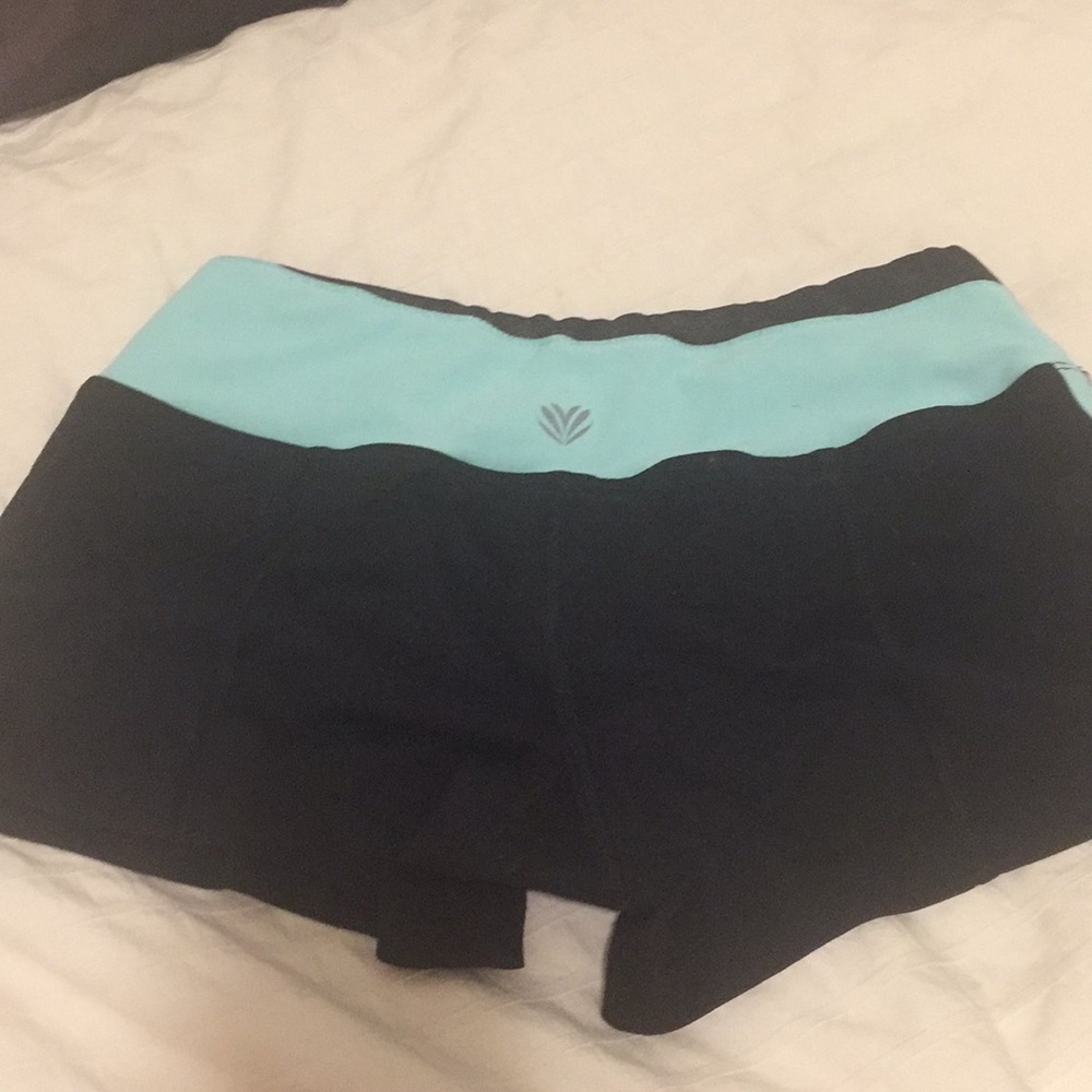 Workout shorts - Picture 2 of 3